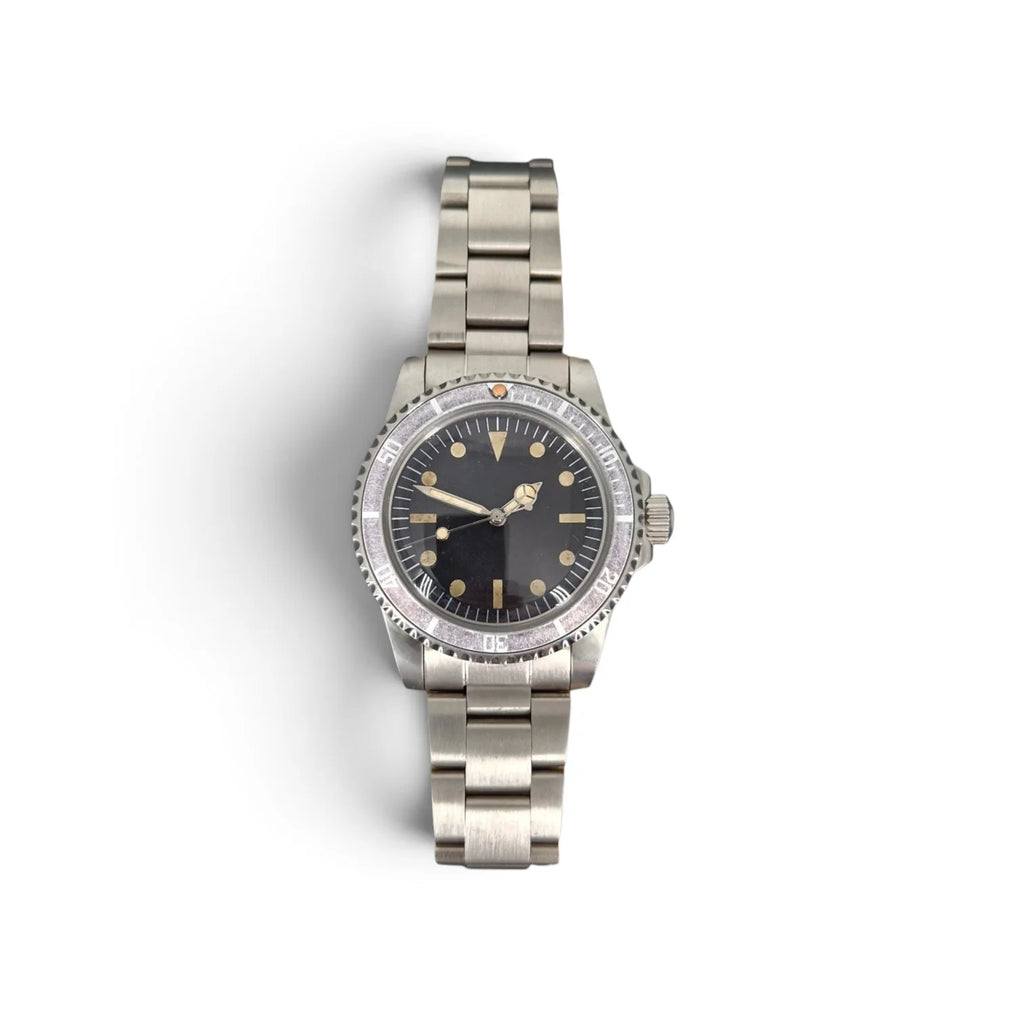 39.5mm aged ghost-bezel automatic dive watch powered by an NH35 movement