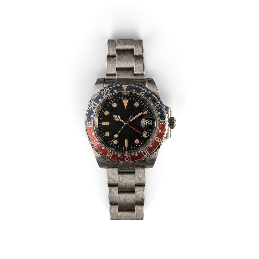 39.5mm vintage black-red GMT automatic watch with aged black dial and metal bracelet