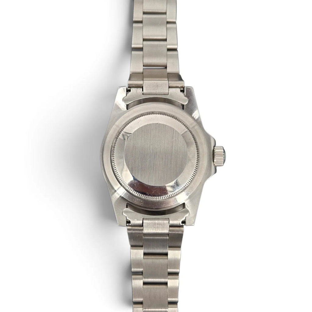Stainless steel caseback and bracelet of the 39.5mm NH35 automatic dive watch